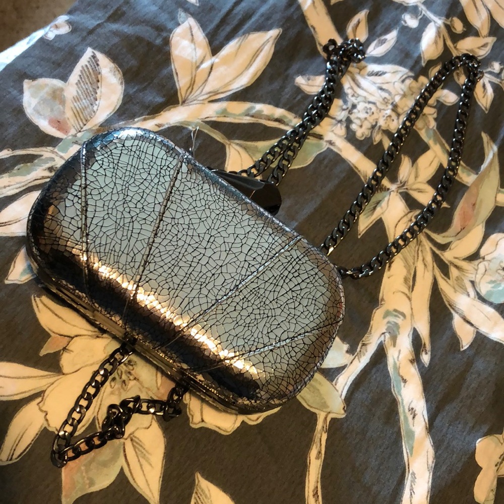Convertible cross body strap